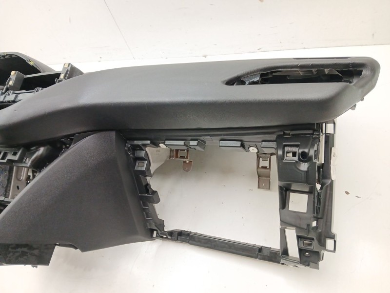 Recambio de salpicadero para peugeot 208 i (ca_, cc_) 1.2 vti 82 referencia OEM IAM 96746579ZD  