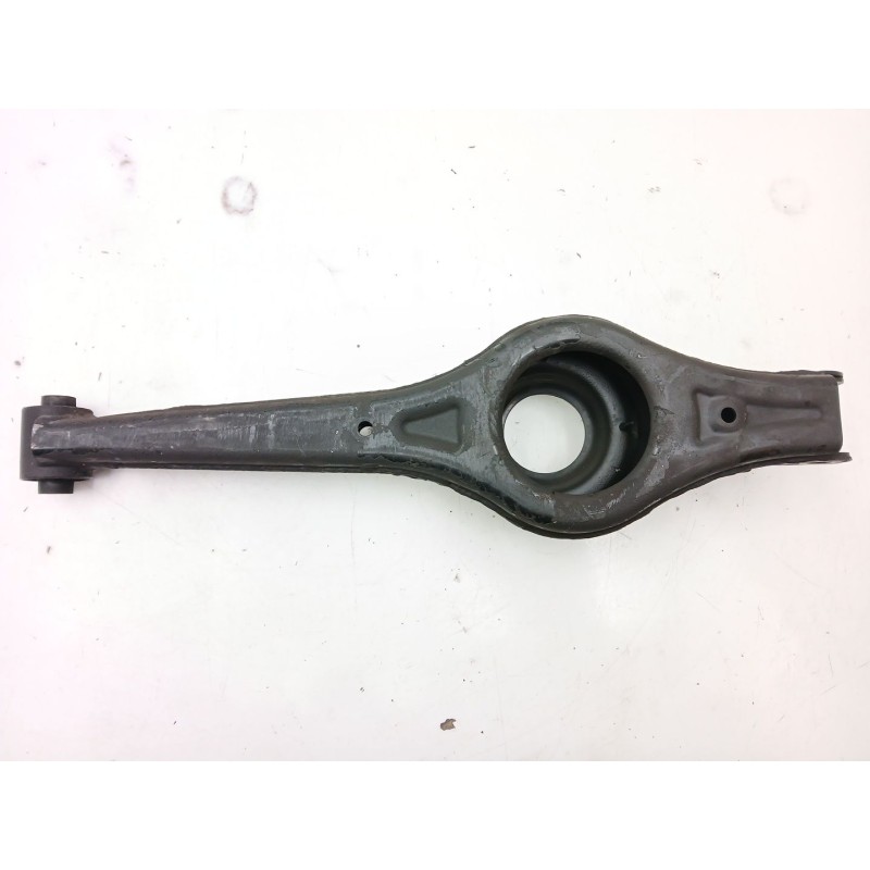 Recambio de brazo suspension inferior trasero izquierdo para ssangyong korando (c300) 1.5 referencia OEM IAM 4581034000  
