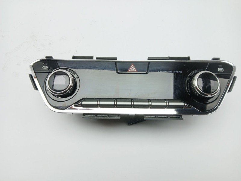 Recambio de mando climatizador para ssangyong korando (c300) 1.5 referencia OEM IAM 6872037070LAX  