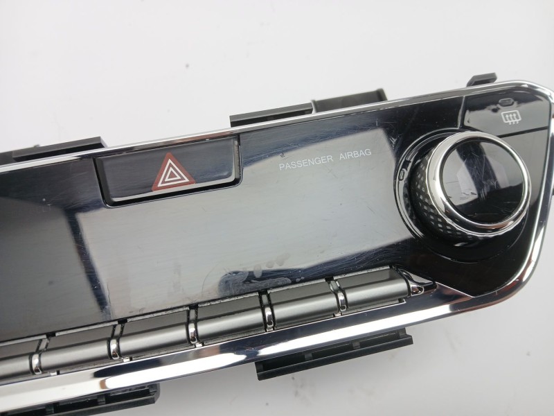 Recambio de mando climatizador para ssangyong korando (c300) 1.5 referencia OEM IAM 6872037070LAX  