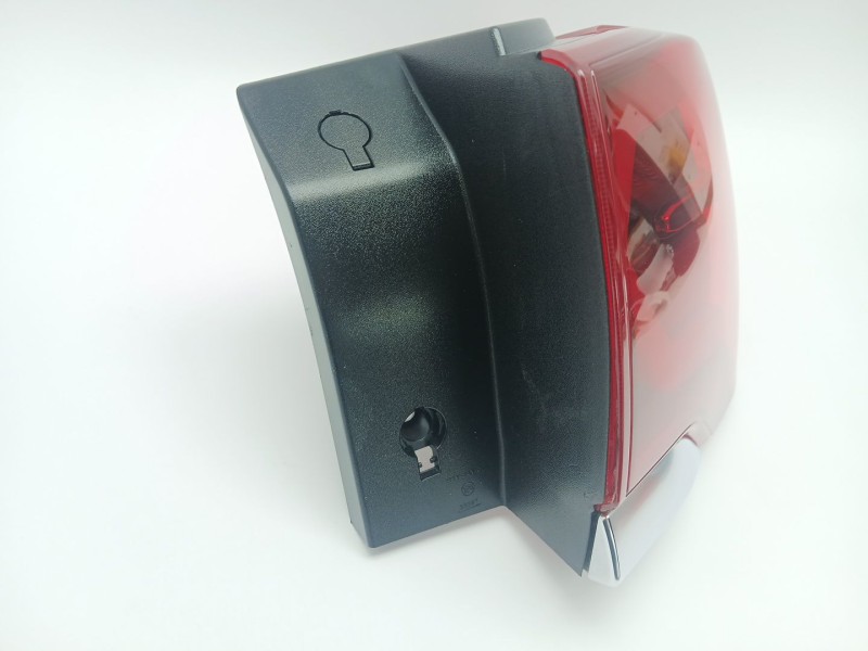 Recambio de piloto trasero derecho para ssangyong korando (c300) 1.5 referencia OEM IAM 8360239000  