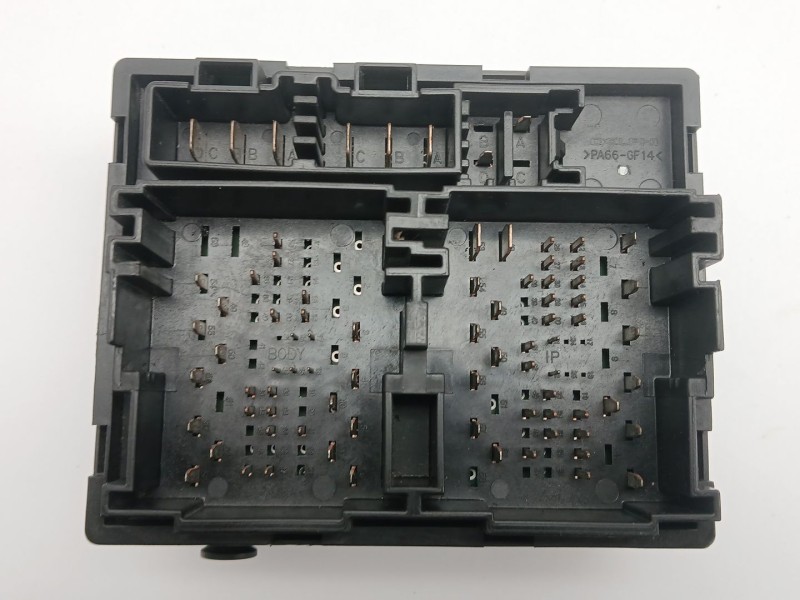 Recambio de caja reles / fusibles para fiat freemont (345_) 2.0 jtd referencia OEM IAM P68068355AE  