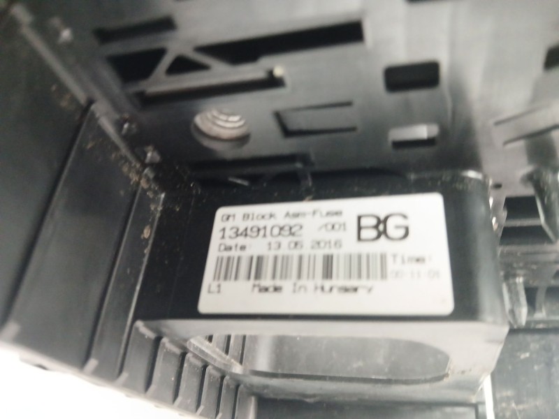 Recambio de caja reles / fusibles para opel corsa e (x15) 1.3 cdti (08, 68) referencia OEM IAM 13491092  