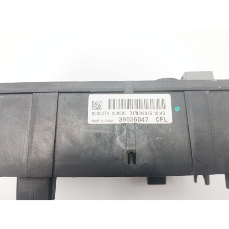Recambio de caja reles / fusibles para opel corsa e (x15) 1.3 cdti (08, 68) referencia OEM IAM 39036047  