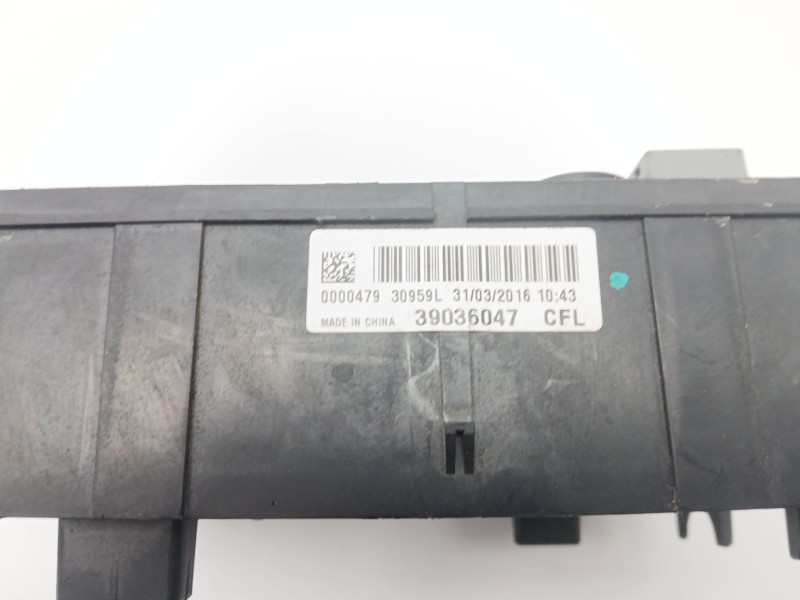 Recambio de caja reles / fusibles para opel corsa e (x15) 1.3 cdti (08, 68) referencia OEM IAM 39036047  