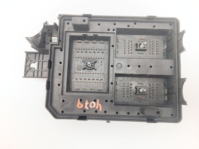 Recambio de caja reles / fusibles para opel corsa e (x15) 1.3 cdti (08, 68) referencia OEM IAM 39036047  