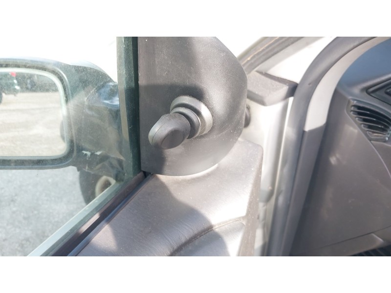 ford focus i turnier (dnw) del año 2001