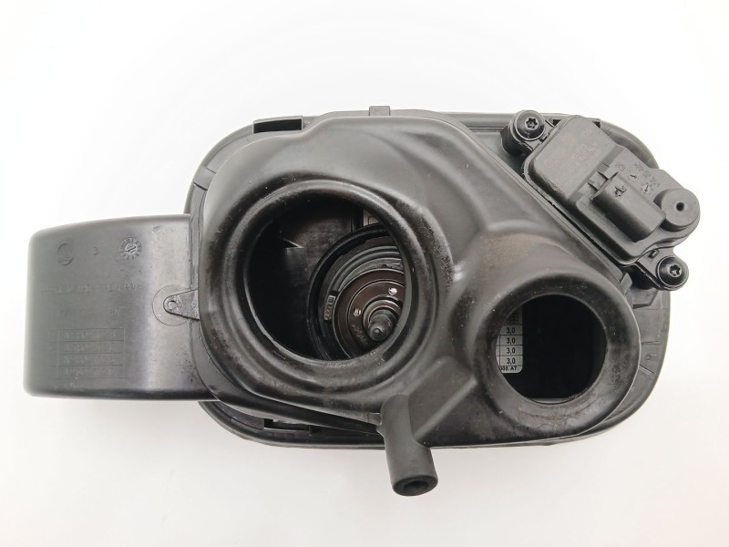 Recambio de tapa exterior combustible para skoda superb iii (3v3) 2.0 tdi referencia OEM IAM 3V5809702B 3V9809702B 3V5809702C