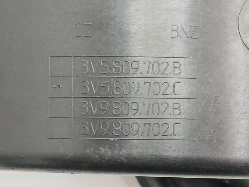 Recambio de tapa exterior combustible para skoda superb iii (3v3) 2.0 tdi referencia OEM IAM 3V5809702B 3V9809702B 3V5809702C