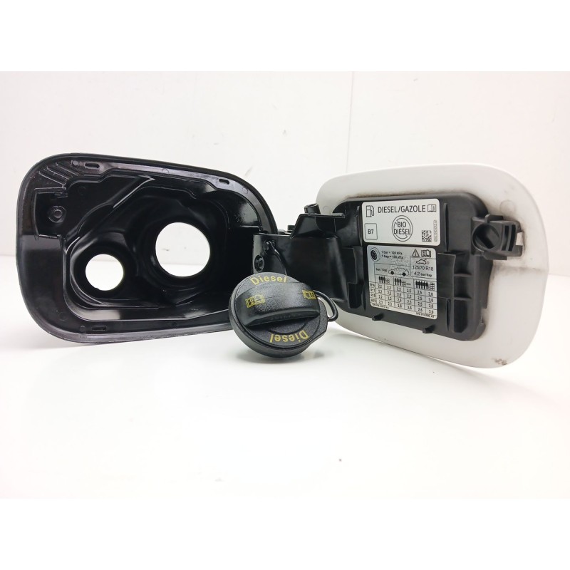 Recambio de tapa exterior combustible para skoda superb iii (3v3) 2.0 tdi referencia OEM IAM 3V5809702B 3V9809702B 3V5809702C
