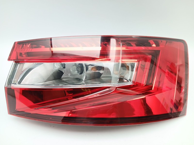 Recambio de piloto trasero derecho para skoda superb iii (3v3) 2.0 tdi referencia OEM IAM 3V5945208A  