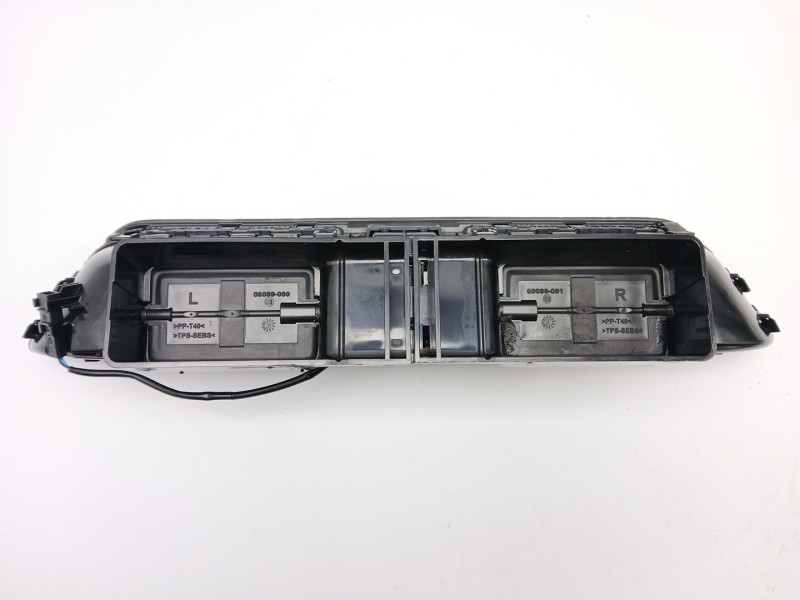 Recambio de rejilla aireadora para skoda superb iii (3v3) 2.0 tdi referencia OEM IAM 3V0820951D  