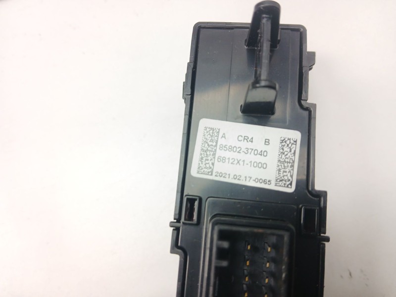 Recambio de interruptor para ssangyong korando (c300) 1.5 referencia OEM IAM 8580237040  6812X11000