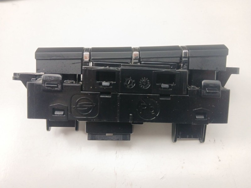 Recambio de interruptor para ssangyong korando (c300) 1.5 referencia OEM IAM 8580237040  6812X11000