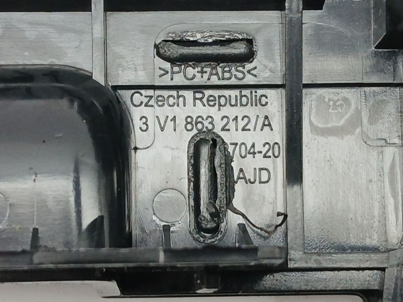 Recambio de moldura para skoda superb iii (3v3) 2.0 tdi referencia OEM IAM 3V1863212A  