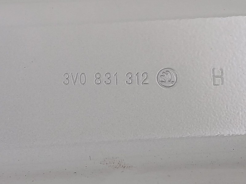 Recambio de puerta delantera derecha para skoda superb iii (3v3) 2.0 tdi referencia OEM IAM 3V0831312  3V0831056B