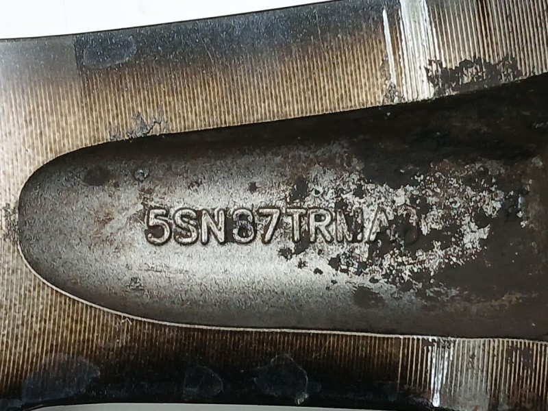 Recambio de llanta para jeep cherokee (kl) 2.2 crd 4x4 referencia OEM IAM 5SN87TRMAB  