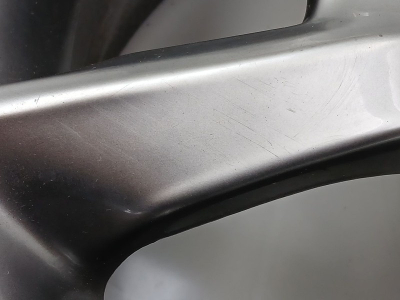 Recambio de llanta para jeep cherokee (kl) 2.2 crd 4x4 referencia OEM IAM 5SN87TRMAB  