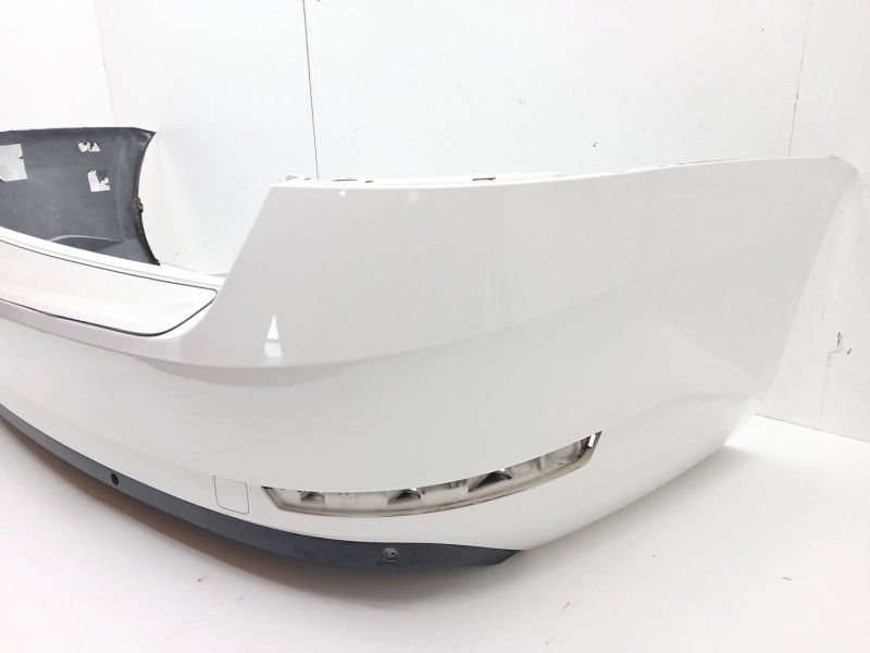 Recambio de paragolpes trasero para skoda superb iii (3v3) 2.0 tdi referencia OEM IAM 3V5807421  