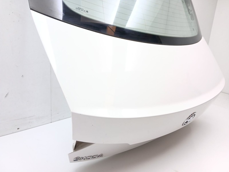 Recambio de porton trasero para skoda superb iii (3v3) 2.0 tdi referencia OEM IAM 3V5827023D  