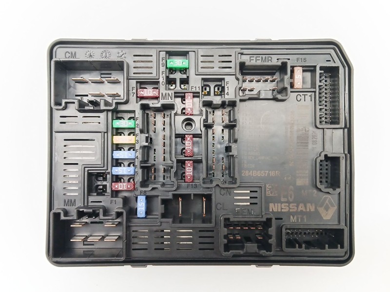 Recambio de caja reles / fusibles para dacia sandero iii 1.0 sce 65 referencia OEM IAM 284B65716R  