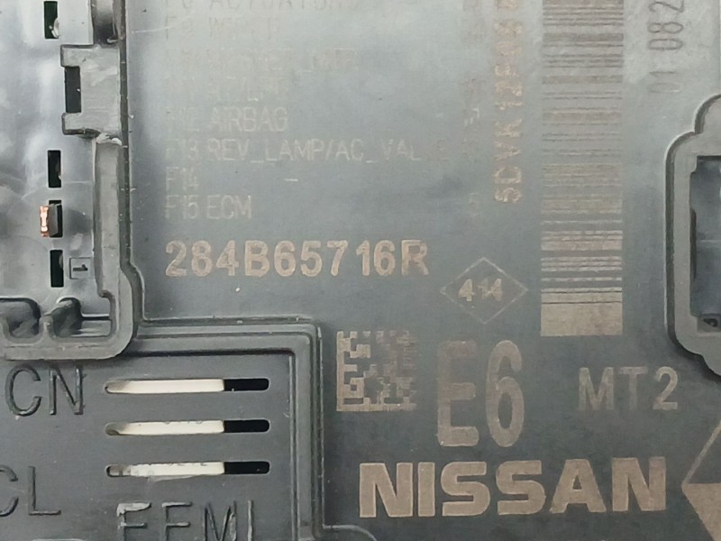 Recambio de caja reles / fusibles para dacia sandero iii 1.0 sce 65 referencia OEM IAM 284B65716R  