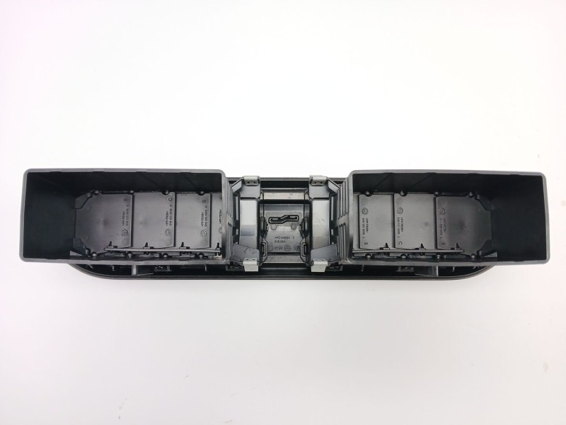 Recambio de rejilla aireadora para dacia sandero iii 1.0 sce 65 referencia OEM IAM 687608482R  