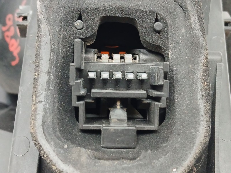 Recambio de piloto trasero derecho para renault twingo ii (cn0_) 1.2 16v (cn04, cn0a, cn0b) referencia OEM IAM 8200387889  