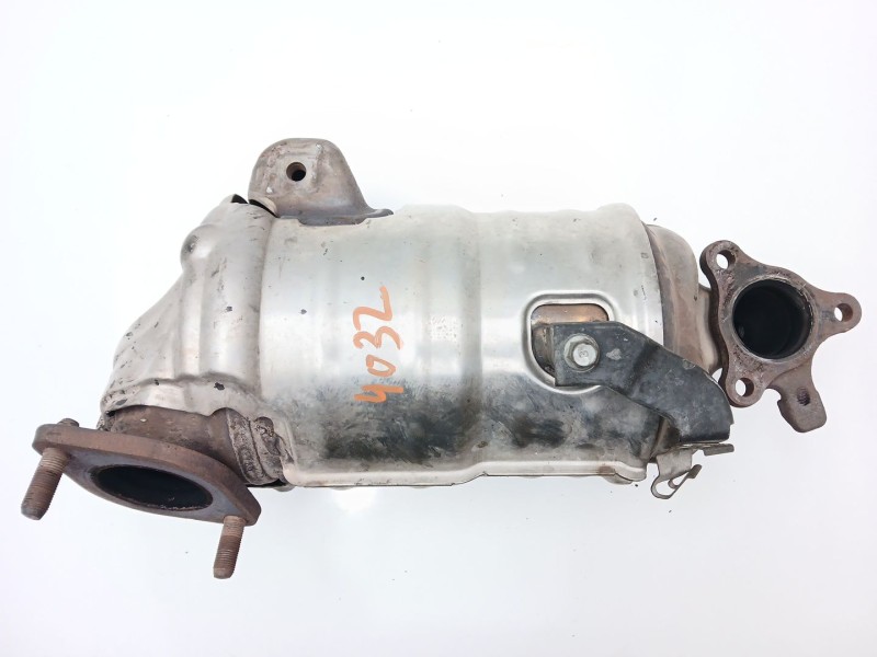 Recambio de catalizador para kia carens iv 1.7 crdi referencia OEM IAM C02A060  