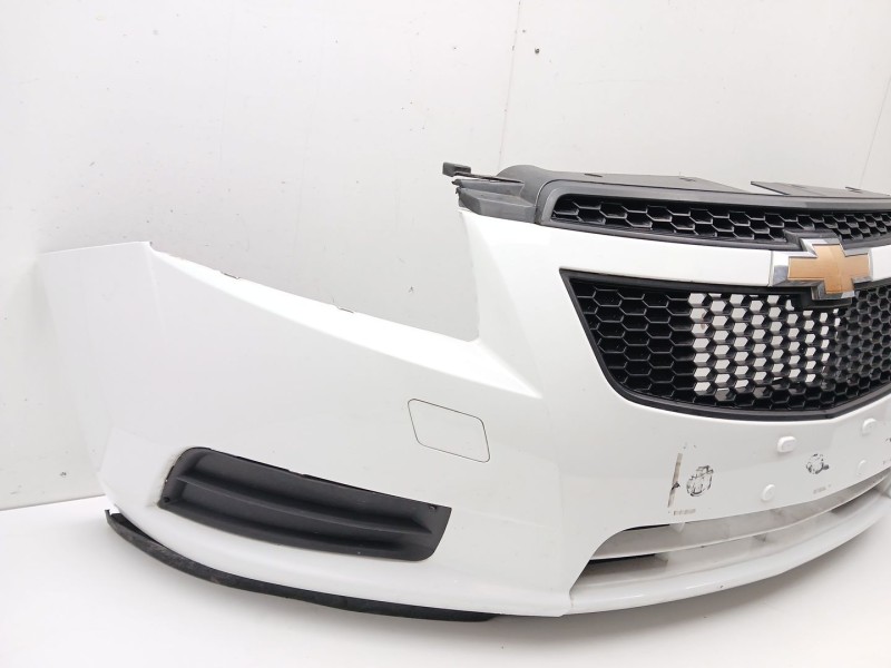 Recambio de paragolpes delantero para chevrolet cruze hatchback (j305) 1.6 referencia OEM IAM CV0420301  