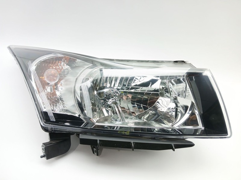 Recambio de faro derecho para chevrolet cruze hatchback (j305) 1.6 referencia OEM IAM 082351110R  