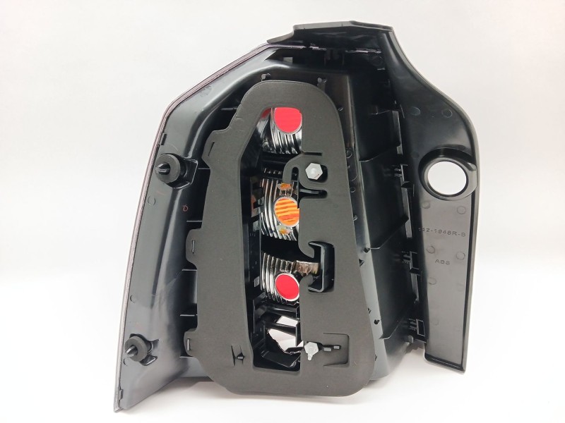 Recambio de piloto trasero derecho para opel zafira / zafira family b (a05) 1.9 cdti (m75) referencia OEM IAM 16536632  