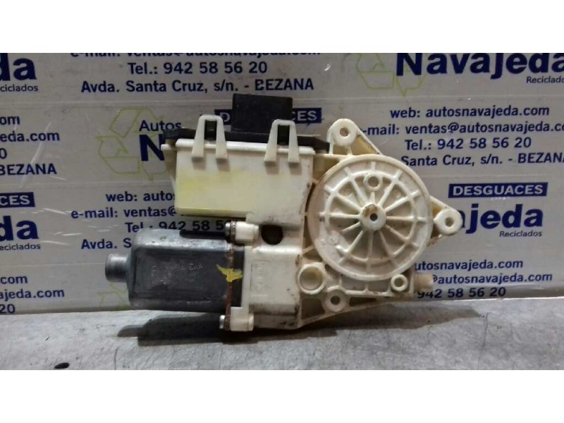 Recambio de motor elevalunas trasero derecho para citroën c4 berlina vtr plus referencia OEM IAM 1137328165 BOSCH 