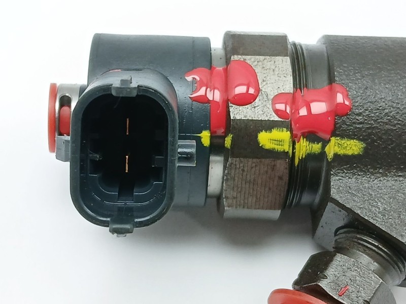 Recambio de inyector para fiat qubo (300) dynamic referencia OEM IAM 0445110938  