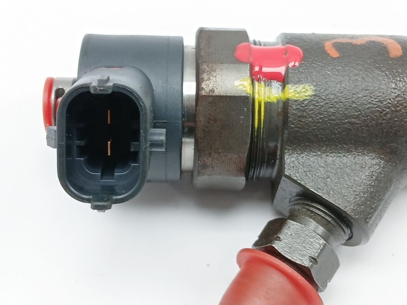 Recambio de inyector para fiat qubo (300) dynamic referencia OEM IAM 0445110938  
