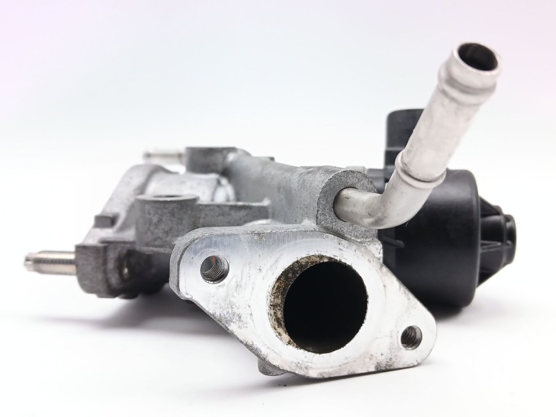 Recambio de valvula egr para toyota c-hr 1.8 hibrido referencia OEM IAM 2562037140  