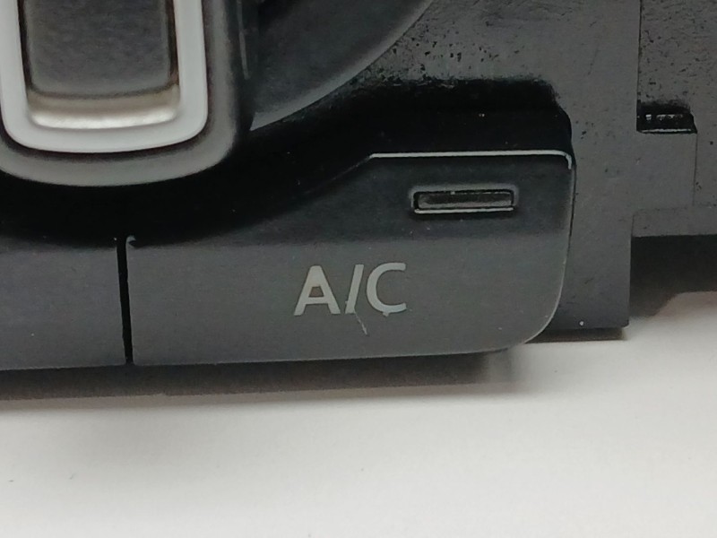 Recambio de mando climatizador para seat ibiza iv (6j5, 6p1) 1.4 tdi referencia OEM IAM 6P0820045C E1136302 