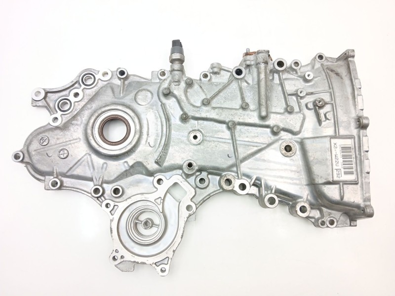 Recambio de tapa distribucion para toyota c-hr 1.8 hibrido referencia OEM IAM X2ZRW22U  