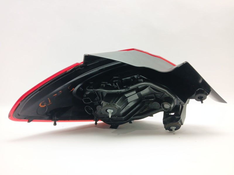 Recambio de piloto trasero derecho para opel corsa e selective referencia OEM IAM 39068623  