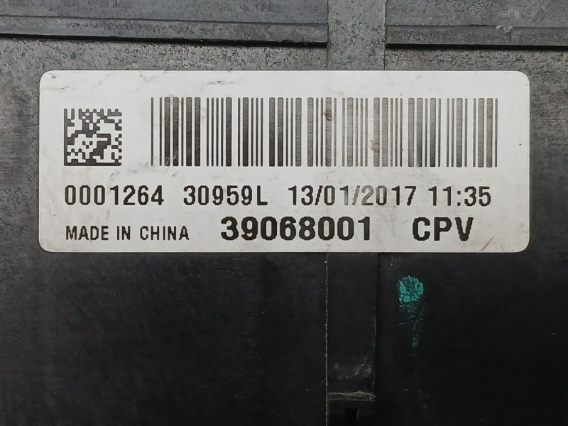 Recambio de caja reles / fusibles para opel corsa e selective referencia OEM IAM 39068001  