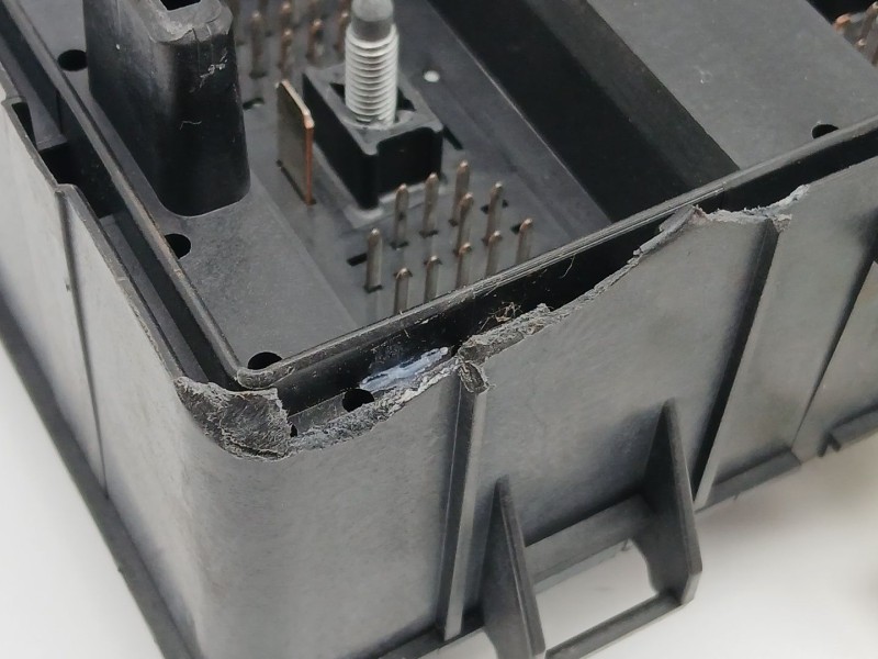 Recambio de caja reles / fusibles para opel corsa e selective referencia OEM IAM 39068001  