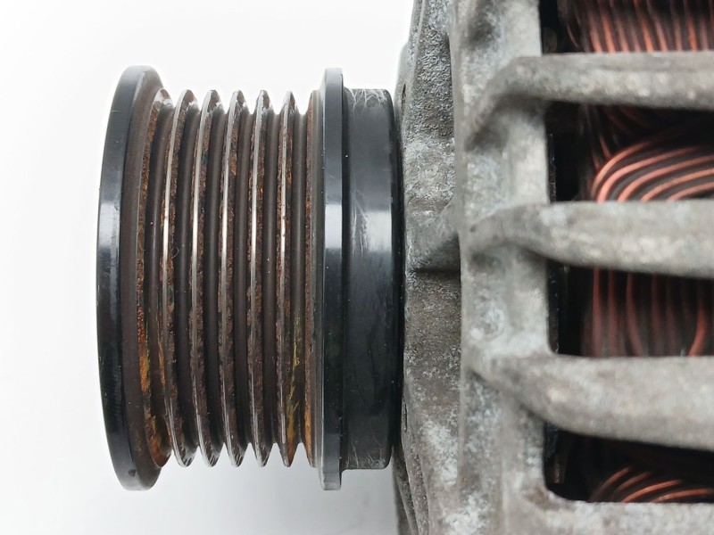 Recambio de alternador para ford fiesta (cb1) titanium referencia OEM IAM AV6N10300DB 31285658 TG12C079