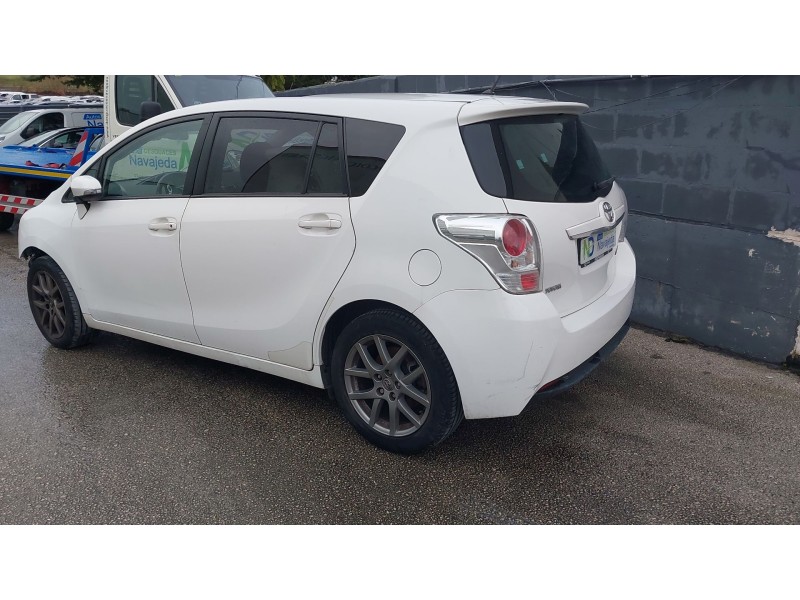 toyota verso (_r2_) del año 2013