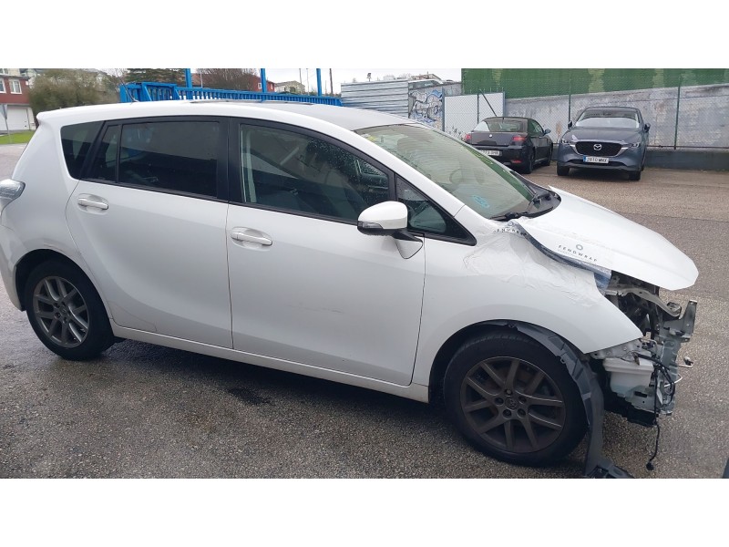 toyota verso (_r2_) del año 2013