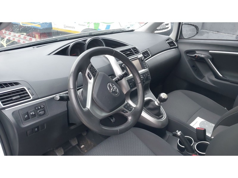 toyota verso (_r2_) del año 2013