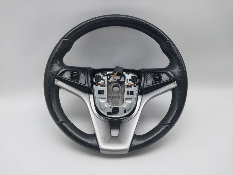 Recambio de volante para chevrolet cruze station wagon lt+ referencia OEM IAM 307824199P10AA 95459394 