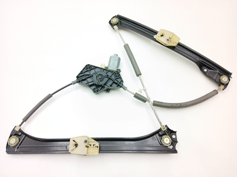 Recambio de elevalunas delantero derecho para skoda superb iii (3v3) 2.0 tdi referencia OEM IAM 3V0837462A  0130822716