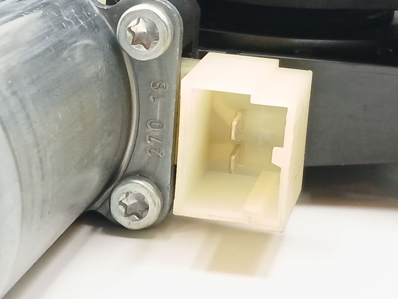 Recambio de elevalunas delantero derecho para skoda superb iii (3v3) 2.0 tdi referencia OEM IAM 3V0837462A  0130822716