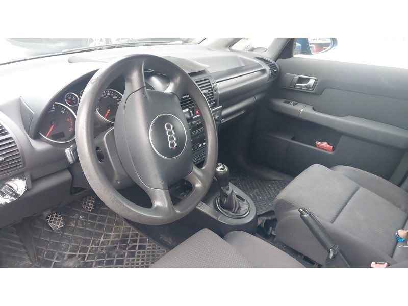 audi a2 (8z0) del año 2002