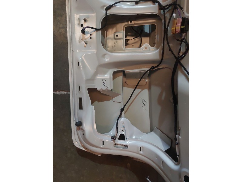 Recambio de porton trasero para skoda superb iii (3v3) 2.0 tdi referencia OEM IAM 3V5827023D  